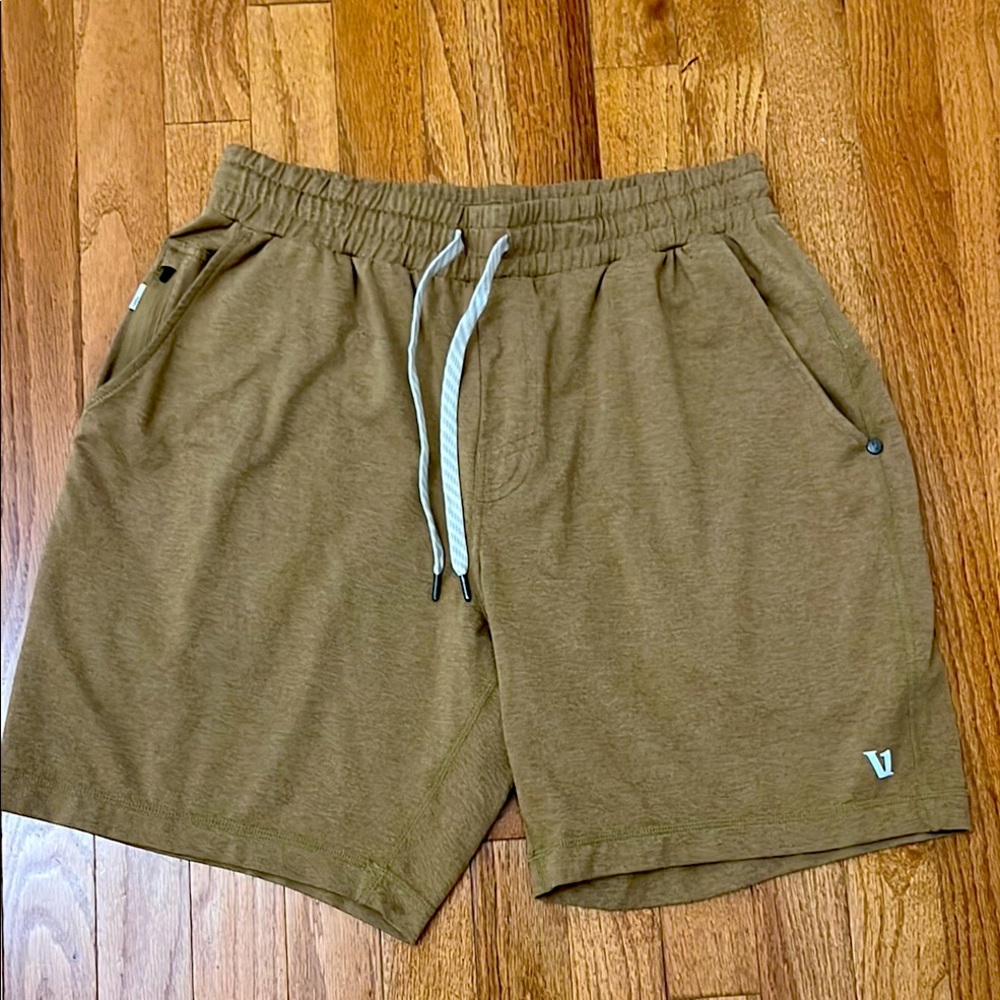 Vuori Men's Khaki Ponto Athletic Shorts. Size L. Super soft.